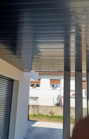 Pose de spots extérieurs et enceintes encastrées connectées aux smartphones à Oissel