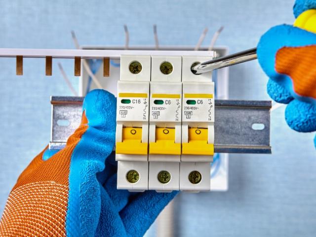  Mise aux normes électriques : les conseils de DGT Electricité à Oissel